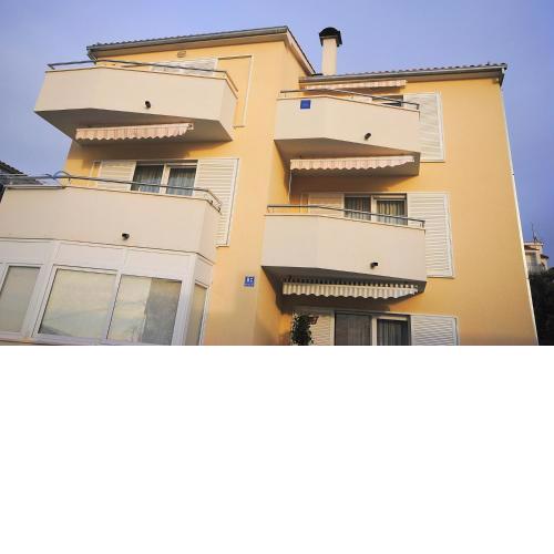 Apartments with a parking space Rogoznica - 17106