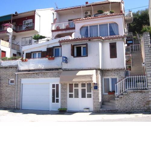 Apartments with a parking space Sibenik - 20761