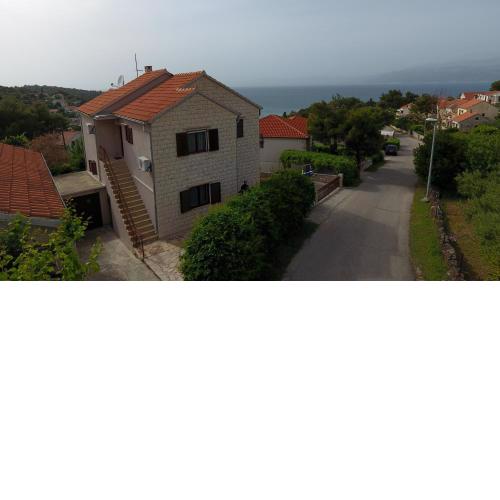 Apartments with a parking space Splitska, Brac - 15197