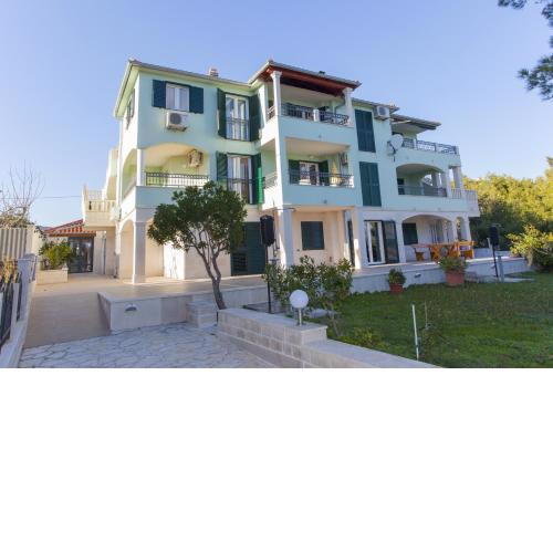 Apartments with a parking space Sumartin, Brac - 17267