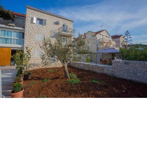 Apartments with a parking space Sutivan, Brac - 752