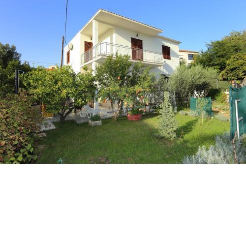 Apartments with a parking space Trogir - 10337