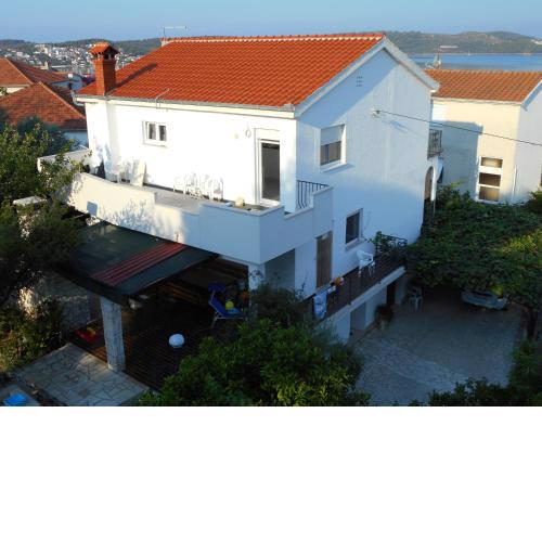 Apartments with a parking space Trogir - 11316