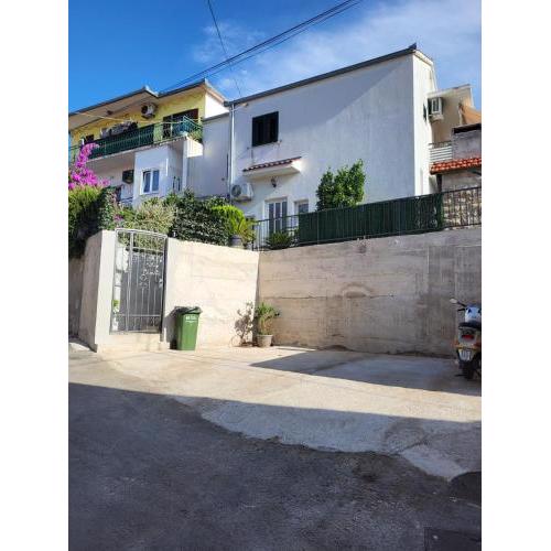 Apartments with a parking space Trogir - 12152