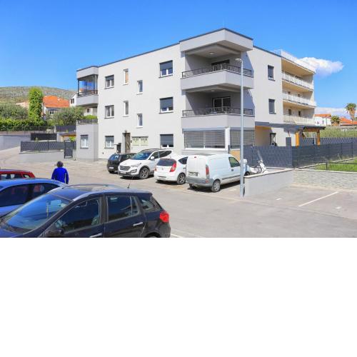 Apartments with a parking space Trogir - 19213