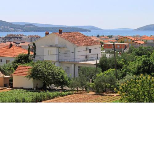 Apartments with a parking space Trogir - 9209