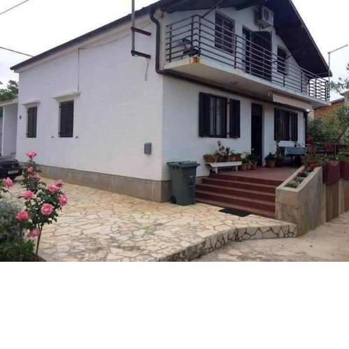 Apartments with a parking space Vir - 16226