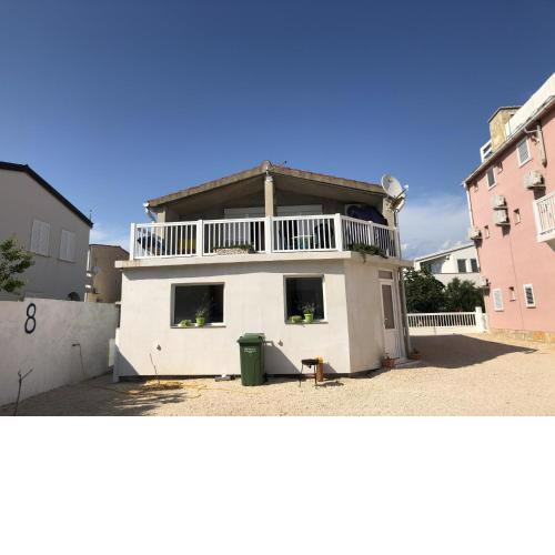 Apartments with a parking space Vir - 17746