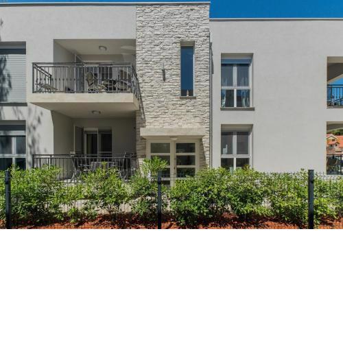 Apartments with a parking space Vir - 18550