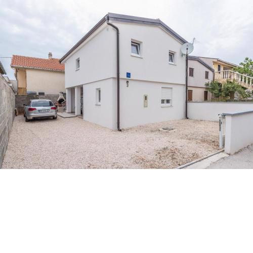 Apartments with a parking space Vir - 18560