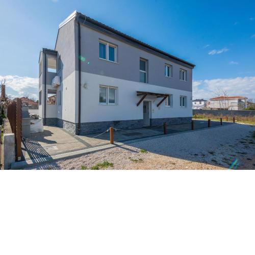 Apartments with a parking space Vir - 19332