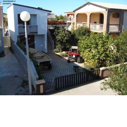 Apartments with a parking space Vir - 19547