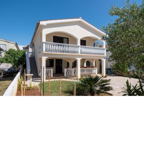 Apartments with a parking space Vir - 20147