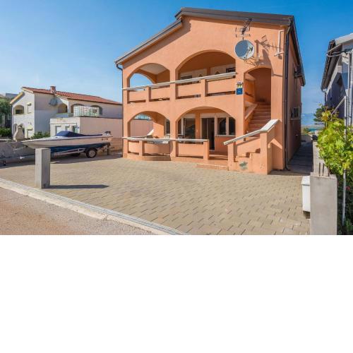 Apartments with a parking space Vir - 20201