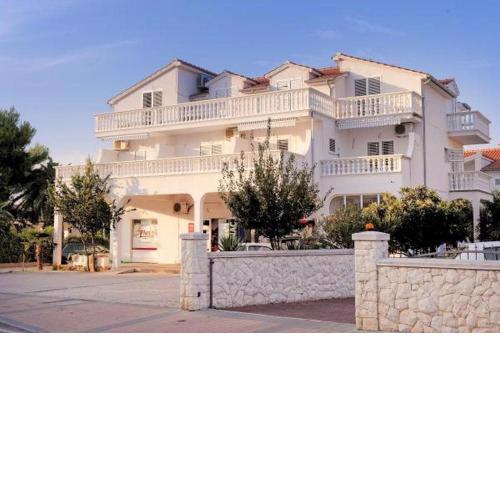 Apartments with a parking space Vodice - 17325