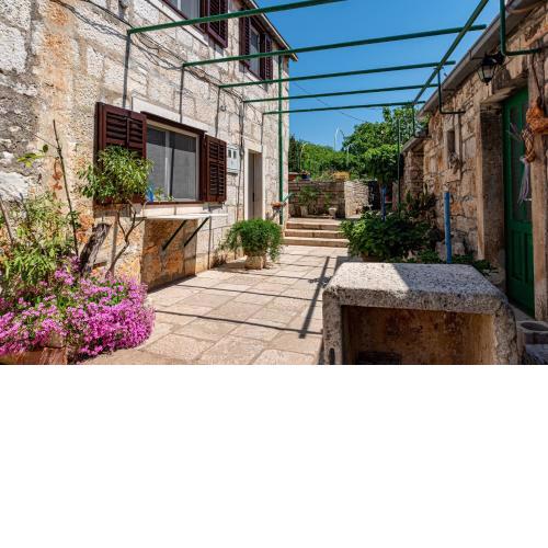 Apartments with a parking space Zrnovo, Korcula - 9239