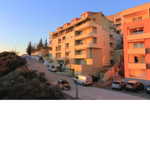 Apartments with WiFi Makarska - 15307