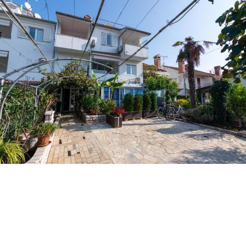Apartments with WiFi Rovinj - 9701