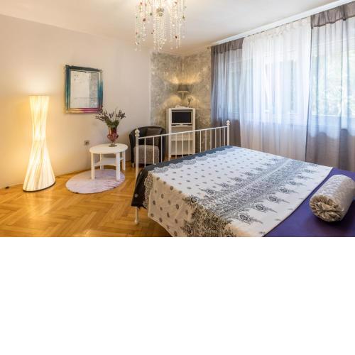 Artistic chill art apartment 2+2.Centar of Split.