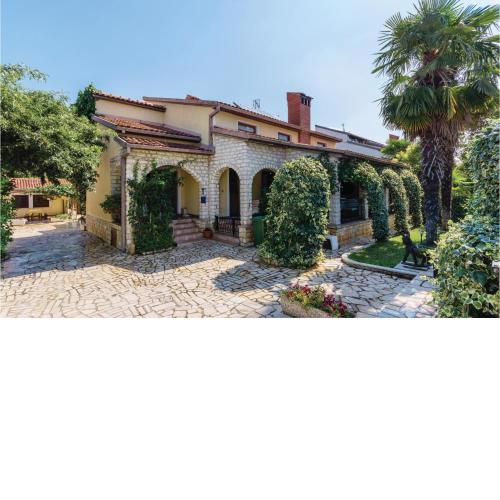 Awesome Apartment In Porec With 2 Bedrooms And Wifi