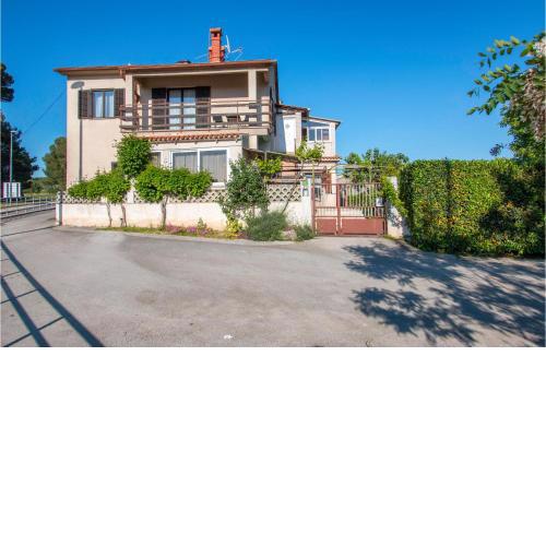 Awesome Apartment In Pula With Wifi