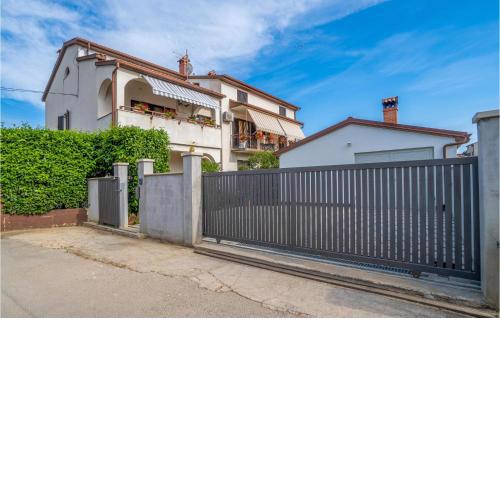 Awesome Apartment In Pula With Wifi