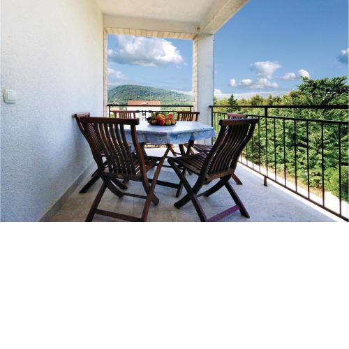 Awesome Apartment In Stari Grad With Wifi