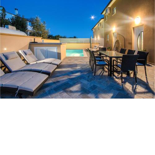 Awesome Home In Vodnjan With Private Swimming Pool, Can Be Inside Or Outside
