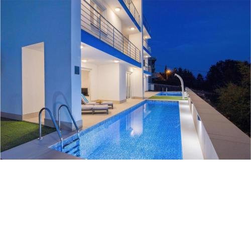 Beach Front Apartment In Smokvica Krmpotska