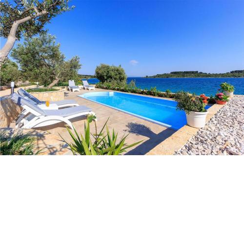 Beach Front Home In Okrug Gornji