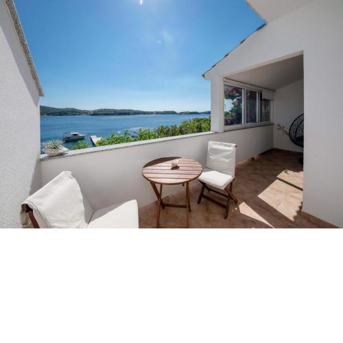 Beachfront Apartment with 1 bedroom and terrace