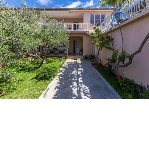 Beautiful 6BD house / ideal for larger grups!