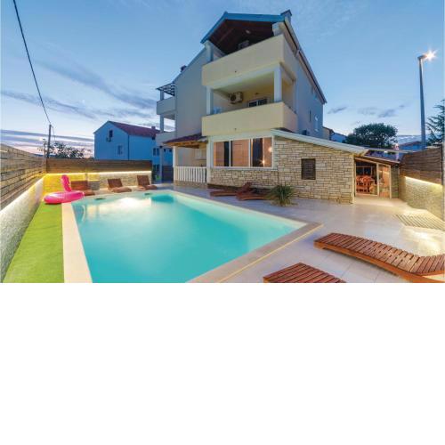 Beautiful Apartment In Biograd With Wifi