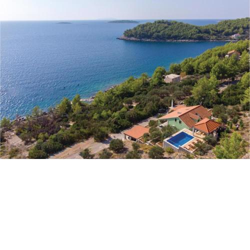 Beautiful Apartment In Karbuni With Wifi