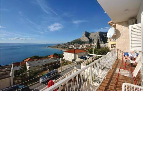 Beautiful Apartment In Omis With Kitchen