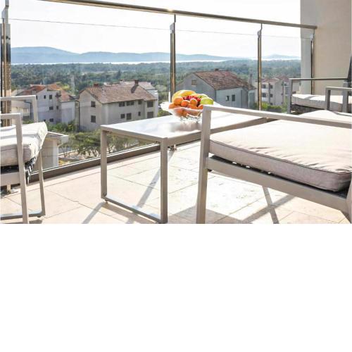 Beautiful Apartment In Sibenik With Kitchen