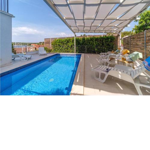 Beautiful Home In Milna With House Sea View