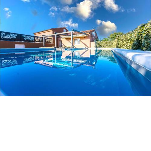 Beautiful Home In Vir With Jacuzzi