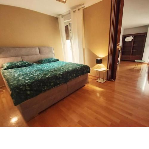 Beautiful Large Apartment ,Beach Area
