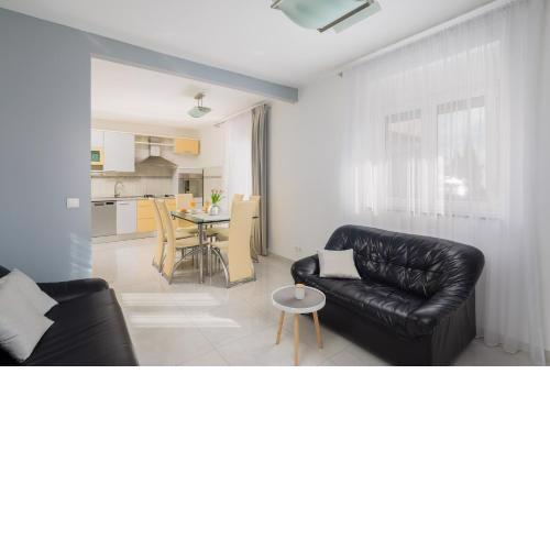 Blue Sky Apartment