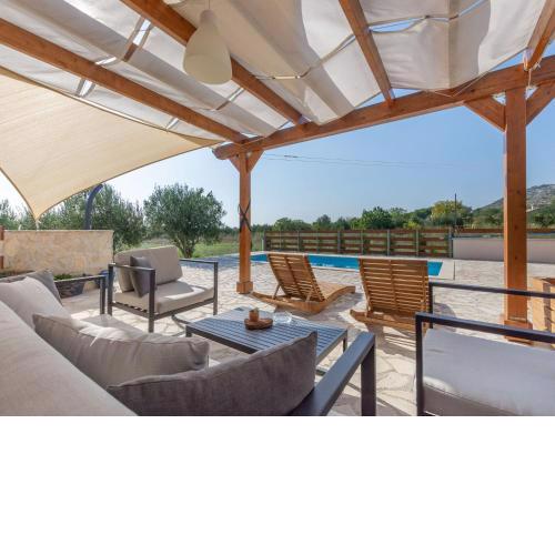 Boutique Holiday Home in Donje Polje with Pool
