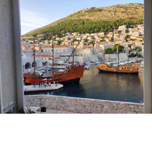 BRAND NEW apartment with Old Port view- Mala Vrata