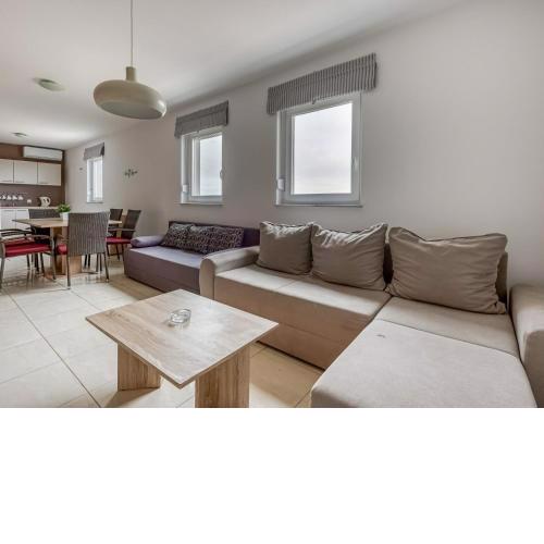 Charming Apartment in Novalja near Zr e Beach