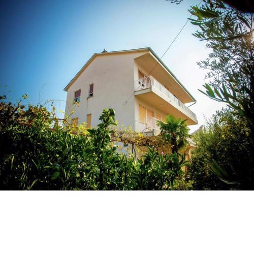 Charming Apartment in Vantacici amid the Sea