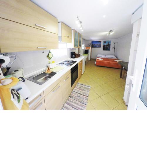 Charming Studio 2 people, 300 m from the sea, quiet area