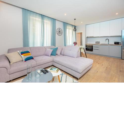 Contemporary desgined apartment