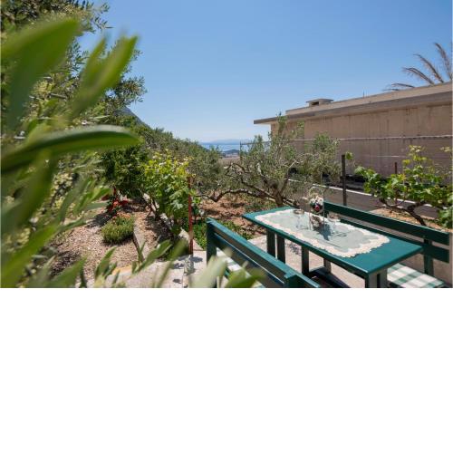 Cozy Apartment In Makarska With Wifi