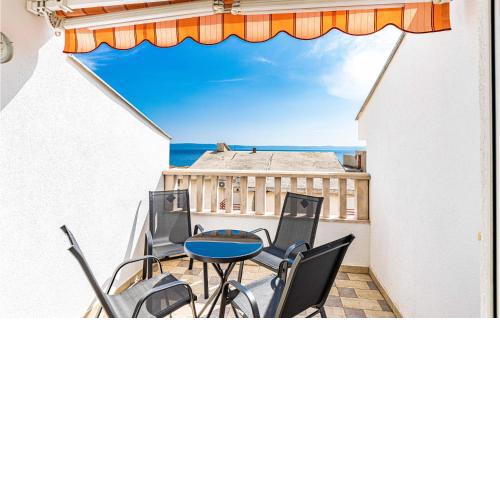 Cozy Apartment In Makarska With Wifi