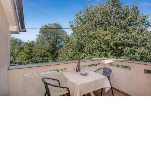 Cozy Apartment In Malinska Dubasnica With Wifi