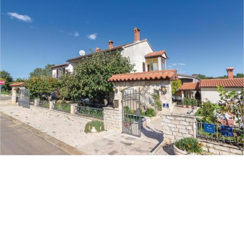 Cozy Apartment In Porec With Kitchen
